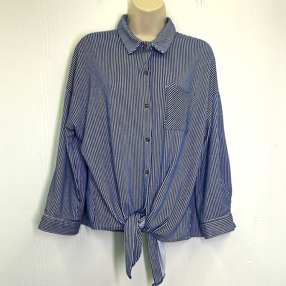 Eden & Olivia - Blue And White Stripe Lightweight Button Down Blouse Size Large